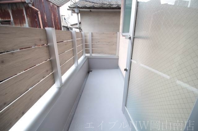 拡大写真:岡山市北区富田町1丁目 2階201のバルコニー