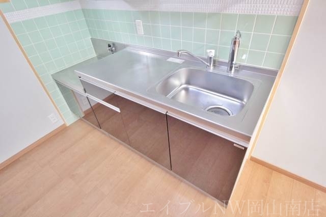 拡大写真:岡山市北区富田町1丁目 2階201のキッチン