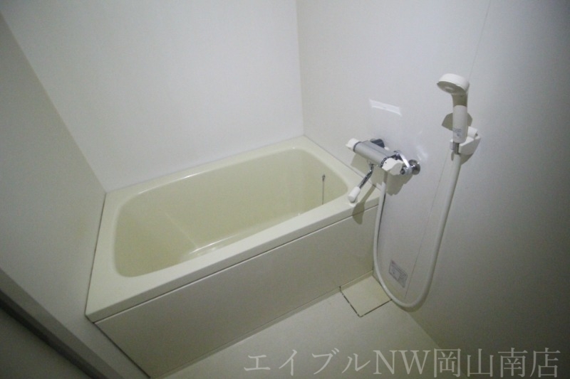 拡大写真:岡山市南区若葉町 1階102のバス