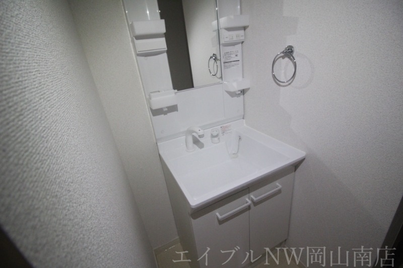 拡大写真:岡山市南区若葉町 1階102の洗面所