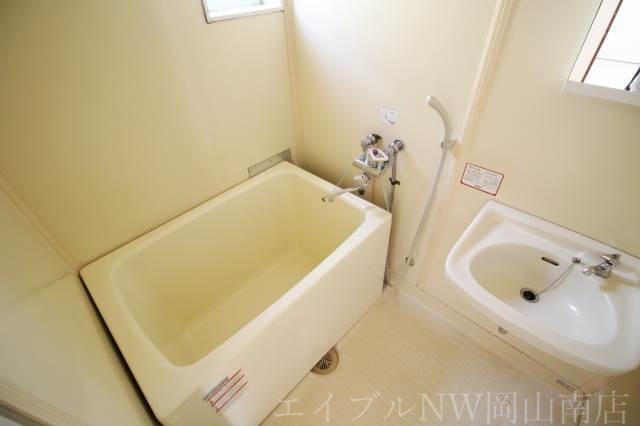 拡大写真:岡山市南区芳泉2丁目 1階102のお風呂