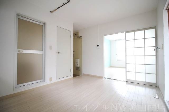 拡大写真:岡山市南区芳泉2丁目 1階102のリビング
