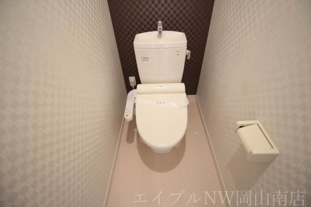 拡大写真:岡山市南区浜野2丁目 4階405のトイレ