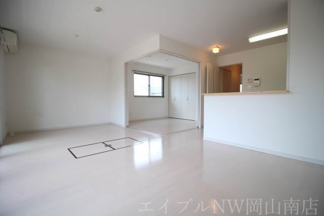 拡大写真:岡山市南区浜野2丁目 4階405の居室・リビング