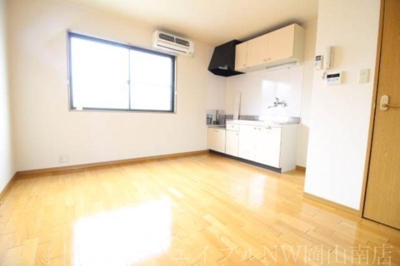 拡大写真：岡山市南区福浜西町 3階302の居室・リビング