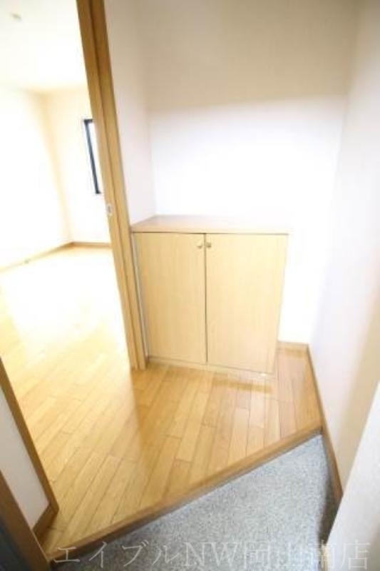 拡大写真：岡山市南区福浜西町 3階302の玄関