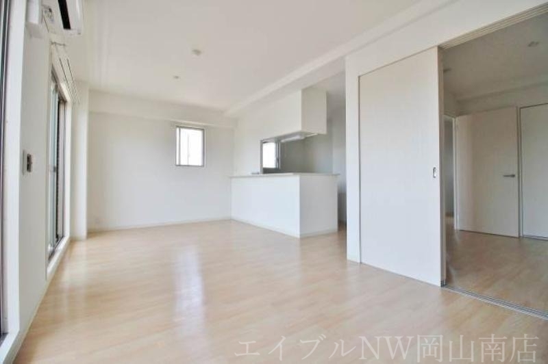 拡大写真：岡山市南区新福１丁目 3階301の居室・リビング