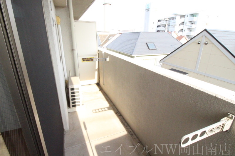拡大写真:岡山市南区豊成1丁目 2階205のバルコニー