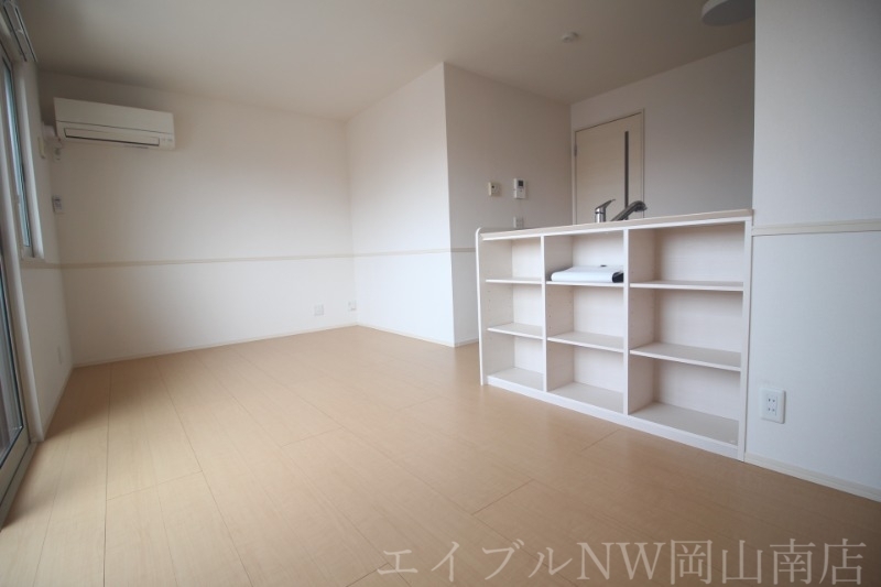 拡大写真:岡山市南区福成3丁目 2階202の居室・リビング