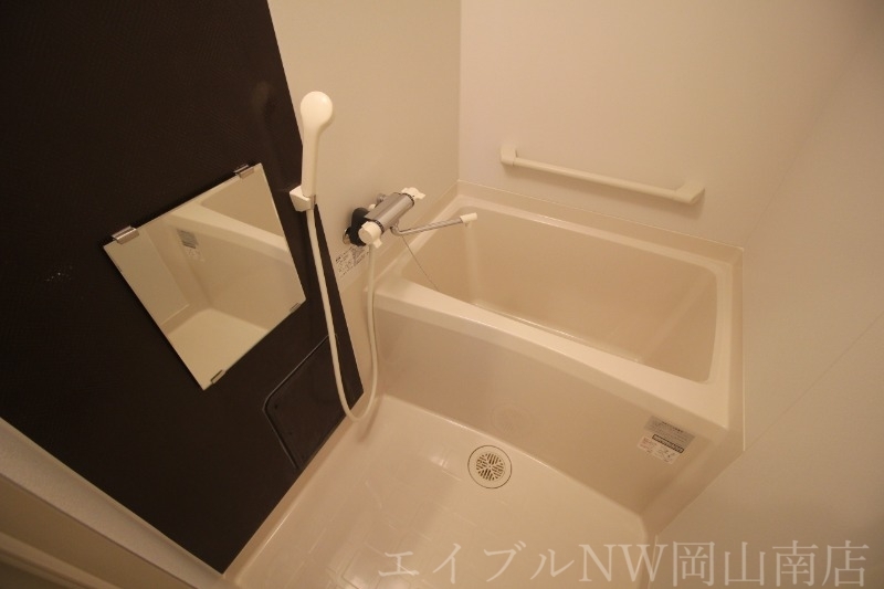 拡大写真：玉野市田井４丁目 1階106のバス