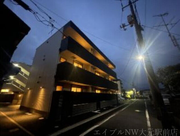 拡大写真：REGALEST LUXE 3階302の建物外観