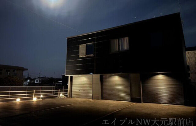 拡大写真:漆黒 1階centeの建物外観