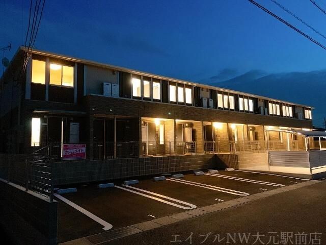 拡大写真:フィオーレ 1階101の建物外観