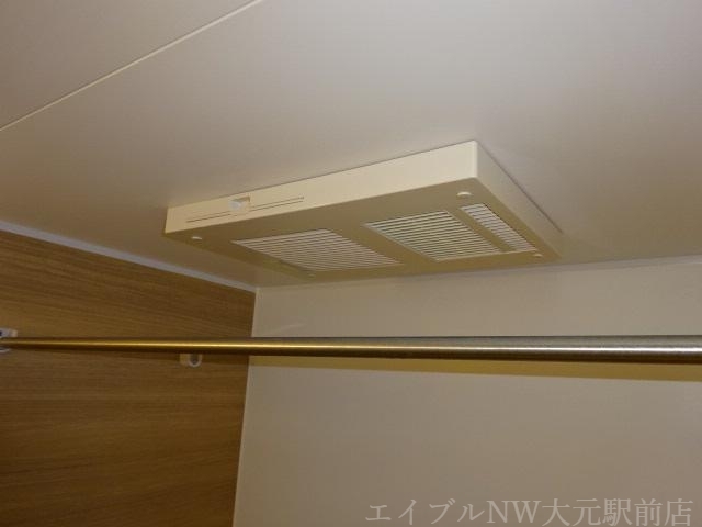 拡大写真:ブリエ ロッシュ U 2階203の浴室乾燥機