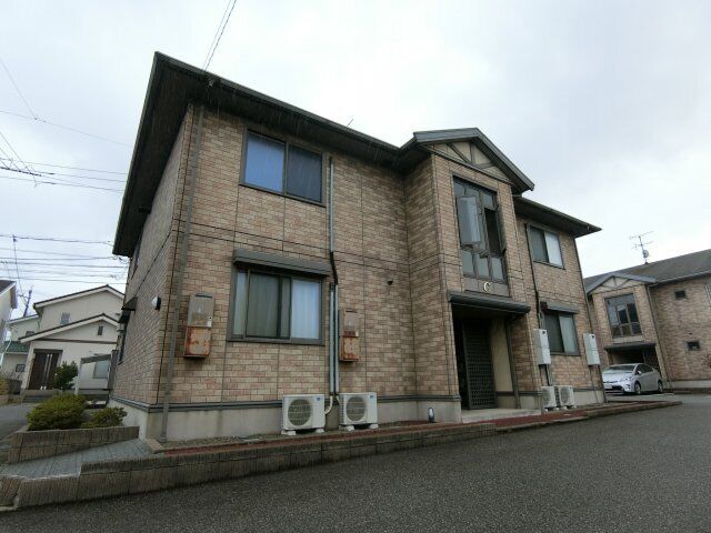 グランシャリオ堀川C棟の外観