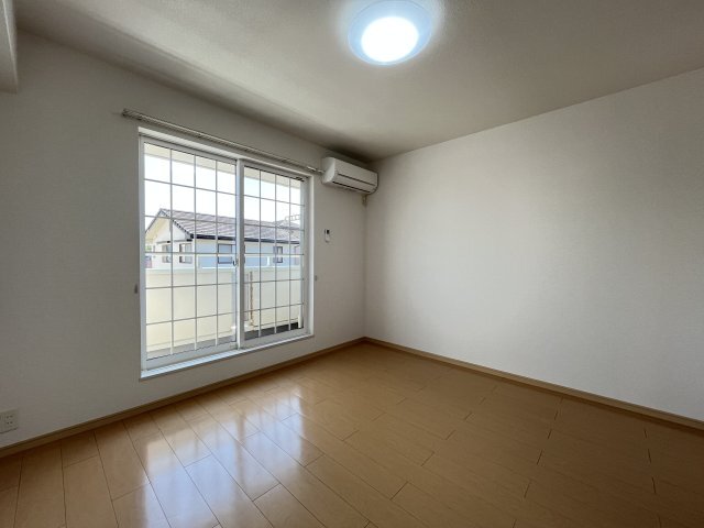 拡大写真:Pine Court(パインコート) 2階202の居間