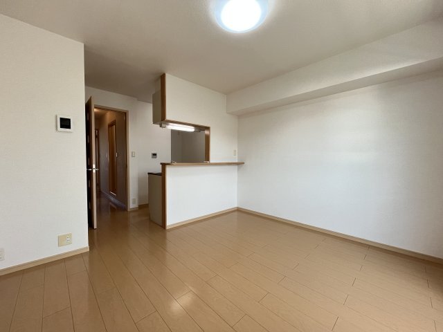 拡大写真:Pine Court(パインコート) 2階202の居間