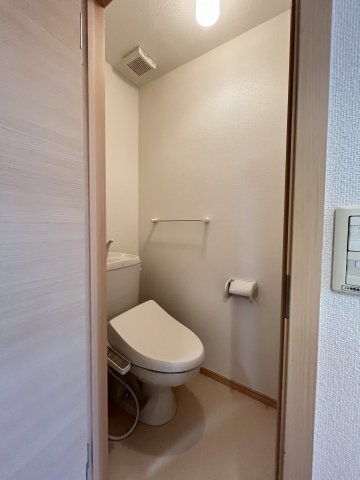 拡大写真:Pine Court(パインコート) 2階202のイメージ205号室の写真(反転あり)
