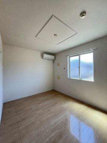 拡大写真:キングビートル 1階101の洋室