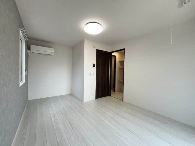 拡大写真:サンライズ 1階101の居間