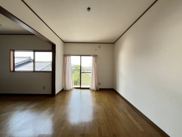 拡大写真:パドル 2階203の居間