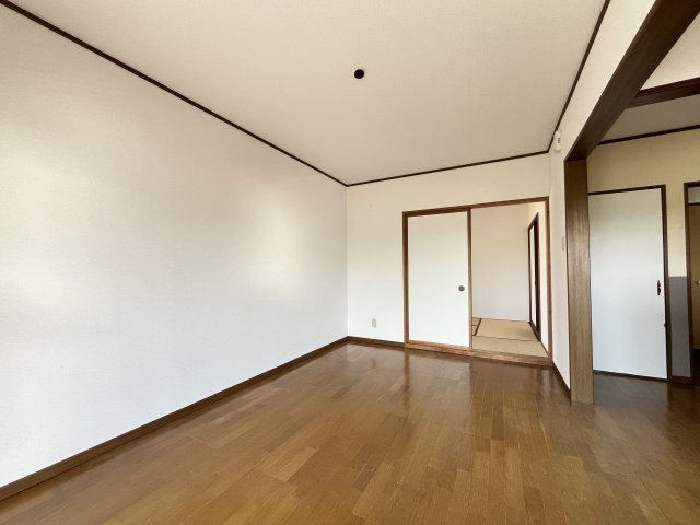 拡大写真:パドル 2階203の居間