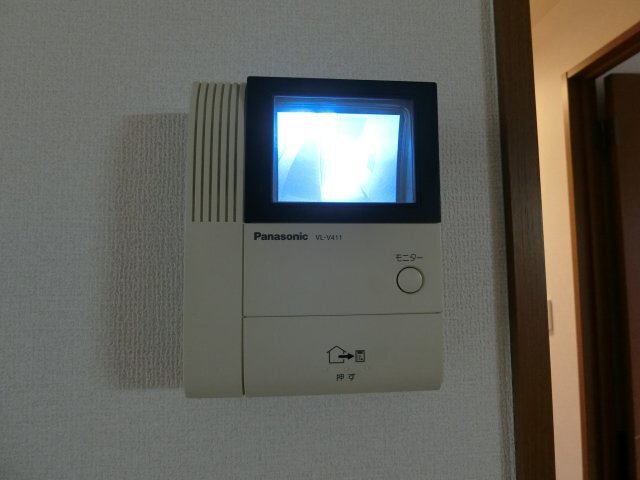 拡大写真:グランシャリオ堀川D棟 1階103のイメージ102号室の写真(反転あり)