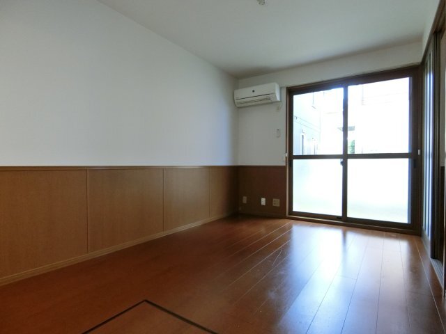 拡大写真:グランシャリオ堀川D棟 1階103のイメージ102号室の写真(反転あり)