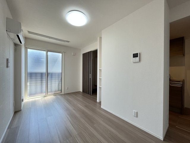 拡大写真:プレシャス 1階102の居間