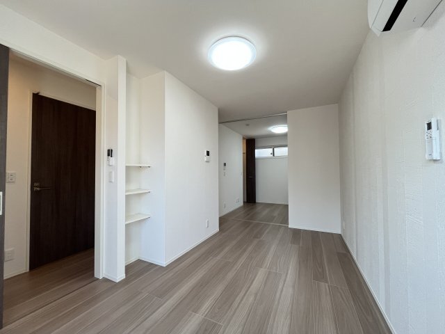 拡大写真:プレシャス 1階102の居間