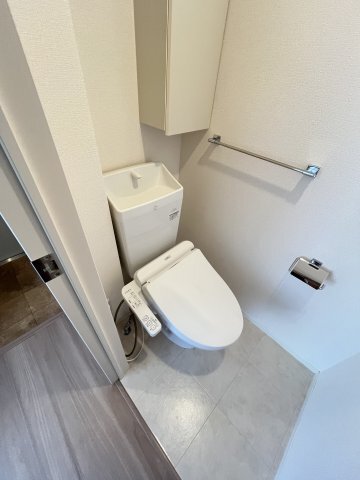 拡大写真:プレシャス 1階102のトイレ
