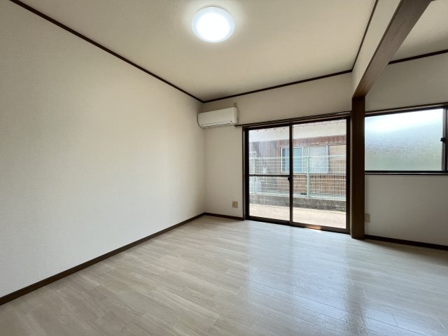 拡大写真:パドル 1階102の居間
