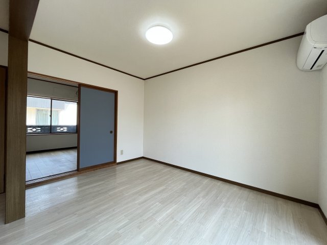 拡大写真:パドル 1階102の居間