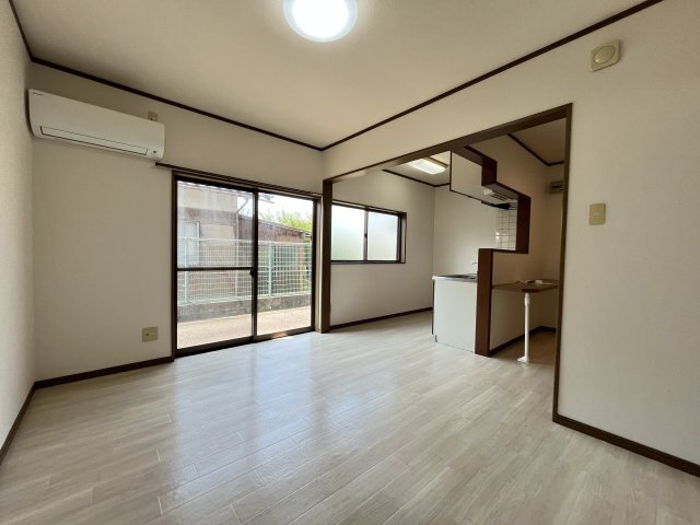 拡大写真:パドル 1階102の居間
