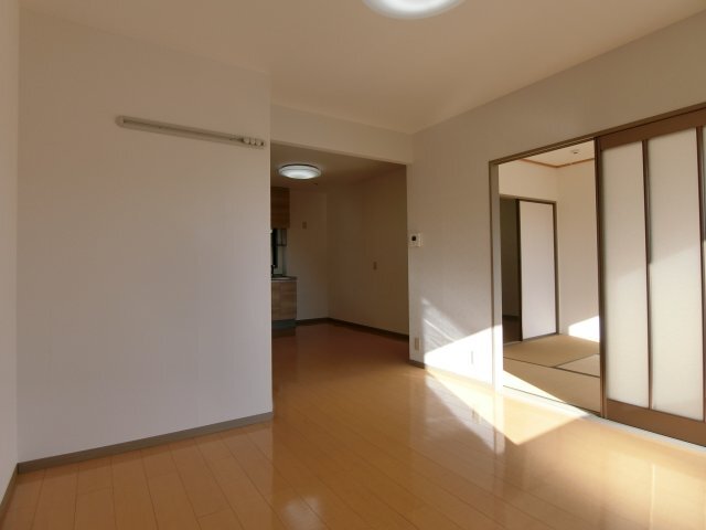 拡大写真:パストラル米原B棟 2階203の居間