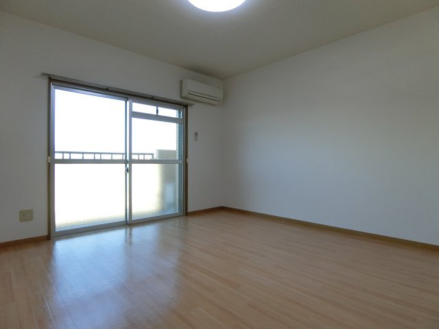 拡大写真：スカイマンションA 3階302の居間