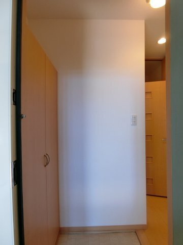 拡大写真:メルヴェーユB棟 1階102の玄関