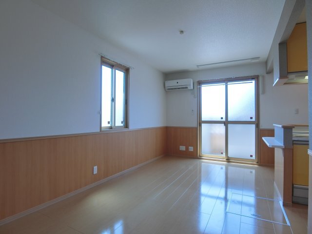 拡大写真:メルヴェーユB棟 1階102の居間