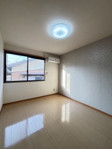 拡大写真:エスポワール三柳B棟 1階102の洋室