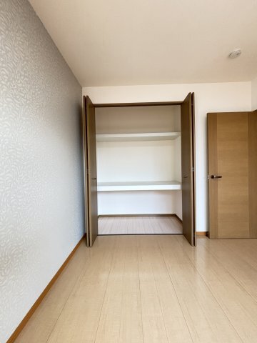拡大写真:エスポワール三柳B棟 1階102の収納