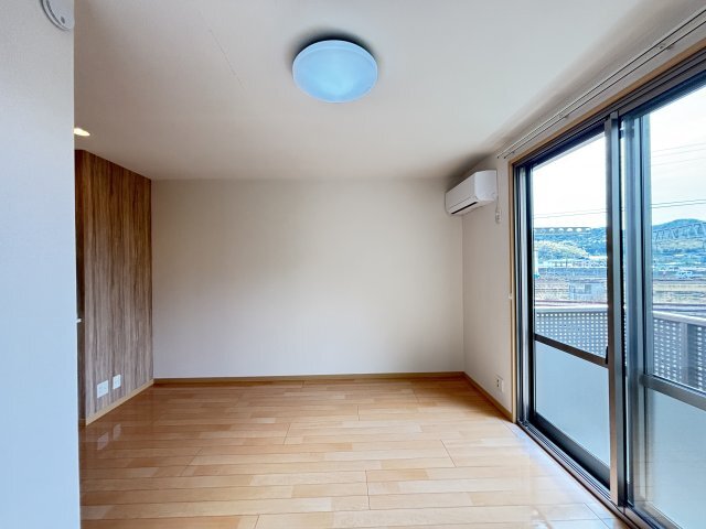 拡大写真:タートルテイル 2階201の居間