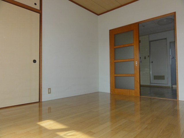 拡大写真:沢屋コーポ 4階407の居間