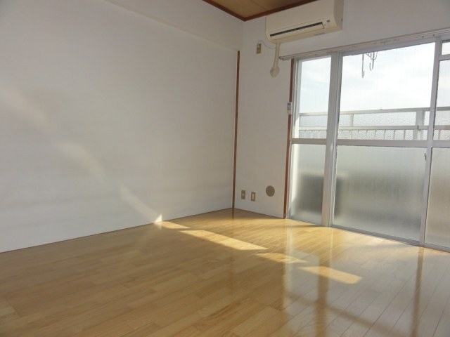 拡大写真:沢屋コーポ 4階407の居間