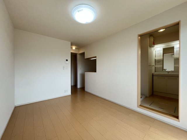 拡大写真:エレガントヴィエⅢ 2階202の居間