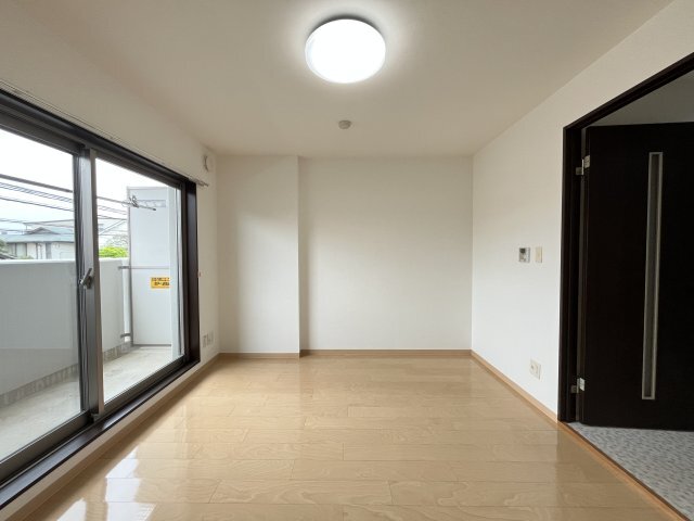 拡大写真：スカイマンションi 2階201の居間