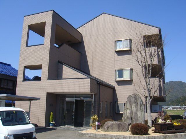 拡大写真:グランシャリオ氷上2番館 3階303の外観写真(昼)