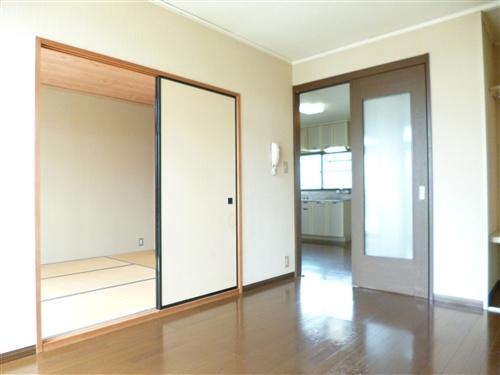 拡大写真:佐野市山越町 2階101の和室(6帖)・洋室(6帖)♪