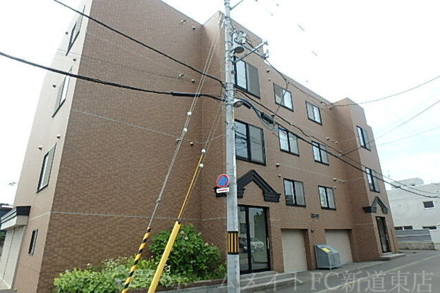 拡大写真:パールハイム40 4階303の建物外観