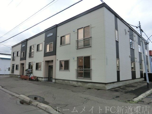拡大写真:ア・ラ・モード参番館 2階201の建物外観