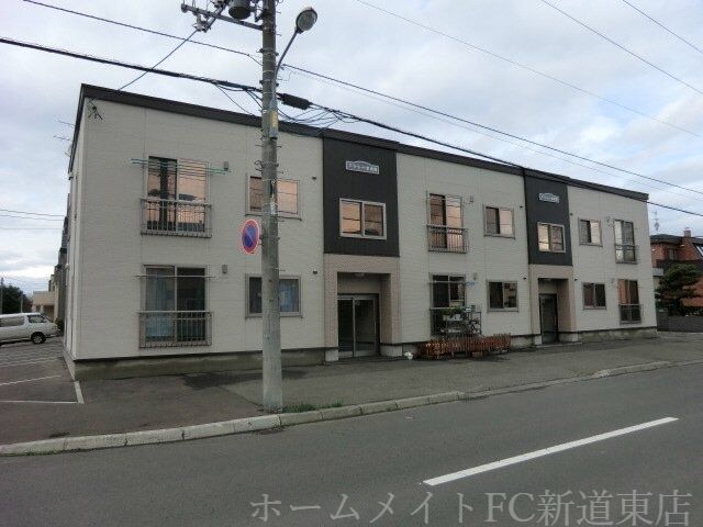 拡大写真:ア・ラ・モード参番館 2階201の建物外観